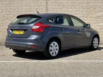 Ford Focus 2011 photo 2