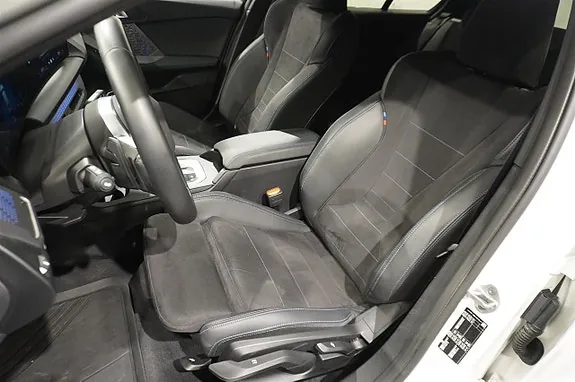 BMW 120 2026 photo 4