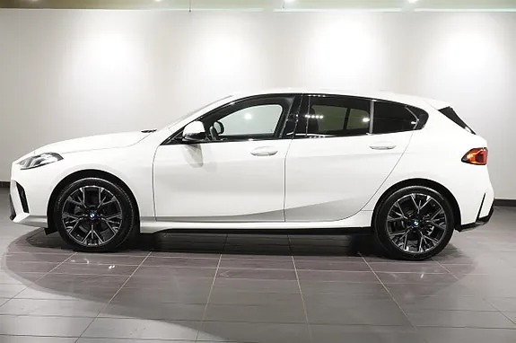 BMW 120 2026 photo 2