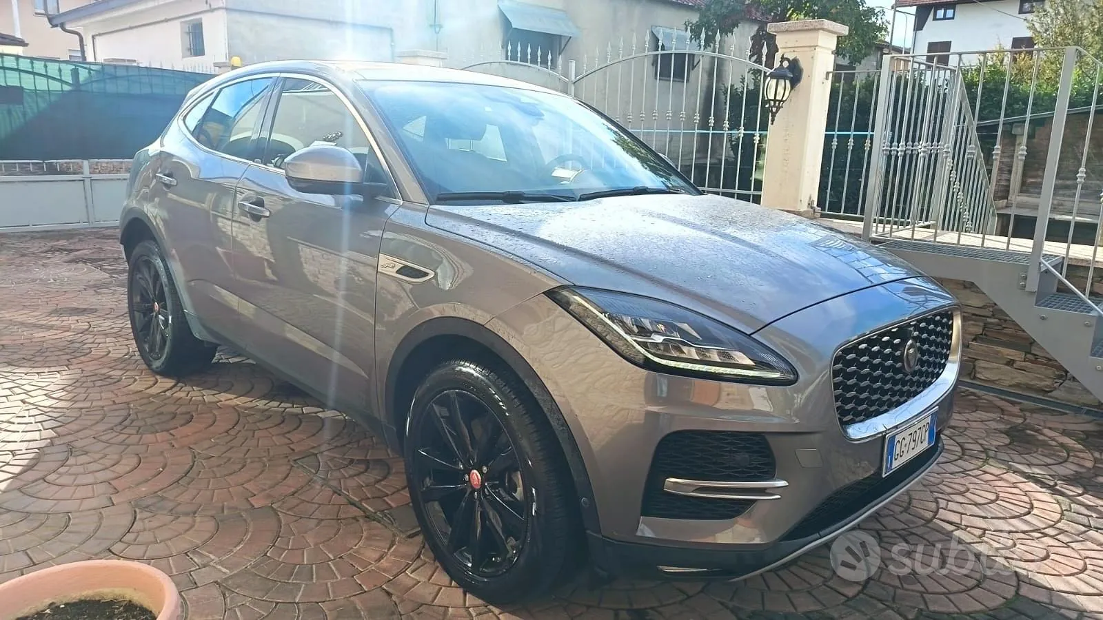 Jaguar E-Pace 2021 photo 2