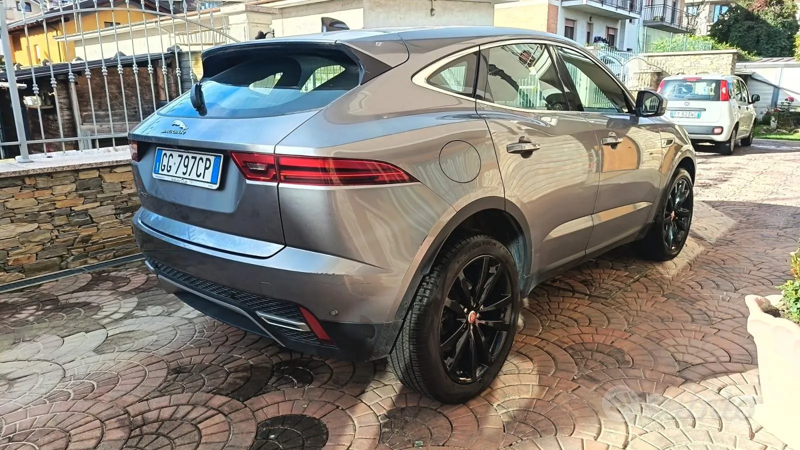 Jaguar E-Pace 2021 photo 3