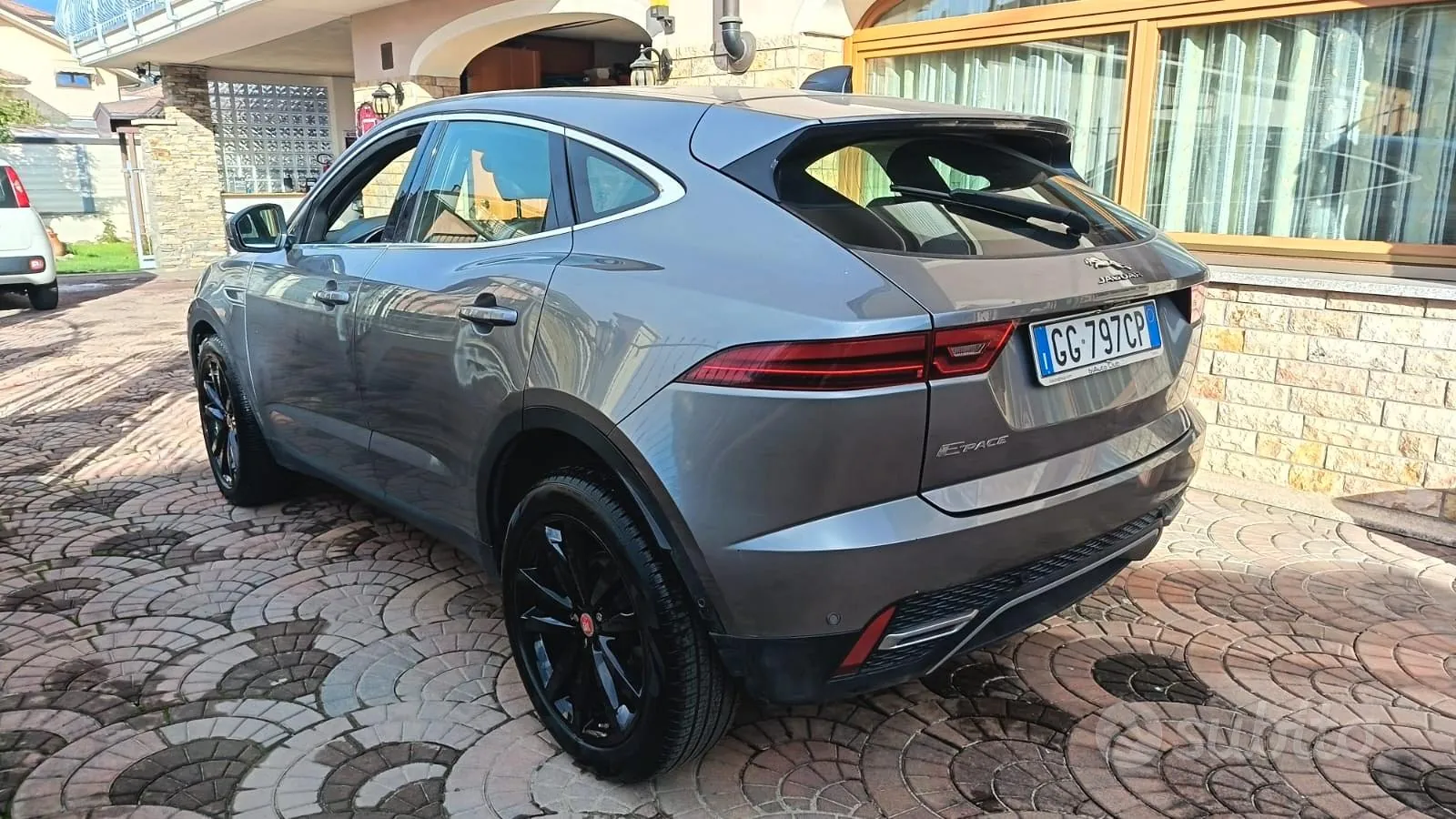 Jaguar E-Pace 2021 photo 4
