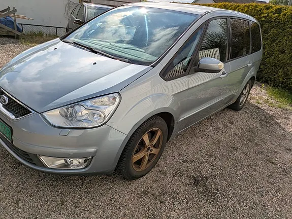 Ford Galaxy 2010 photo 3