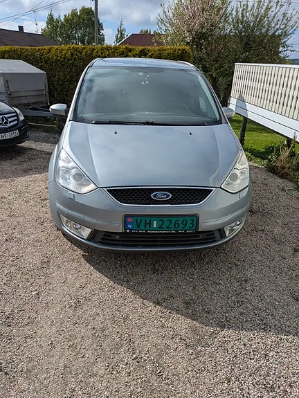 Ford Galaxy 2010 photo 2