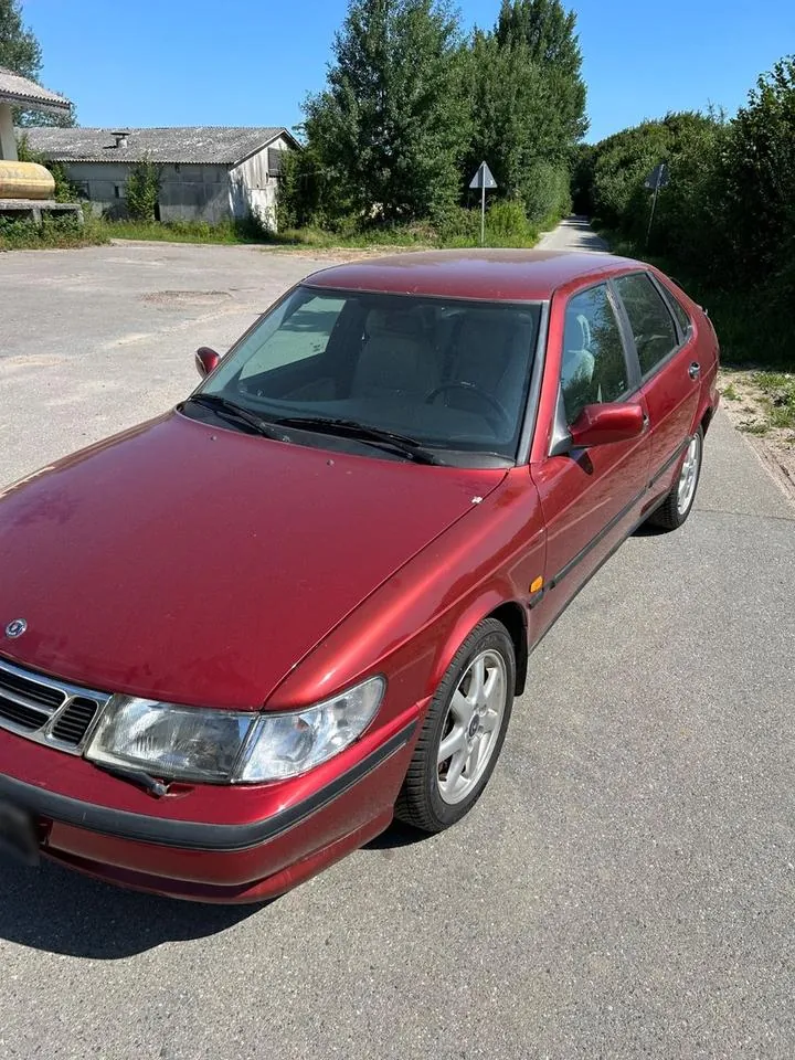 Saab 900