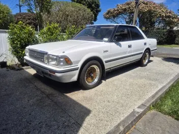 Toyota Crown 1988 photo 2