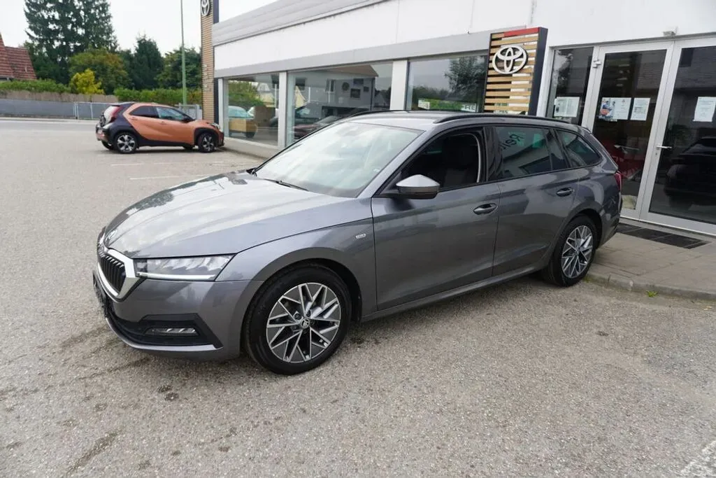 Skoda Octavia 2023 photo 2