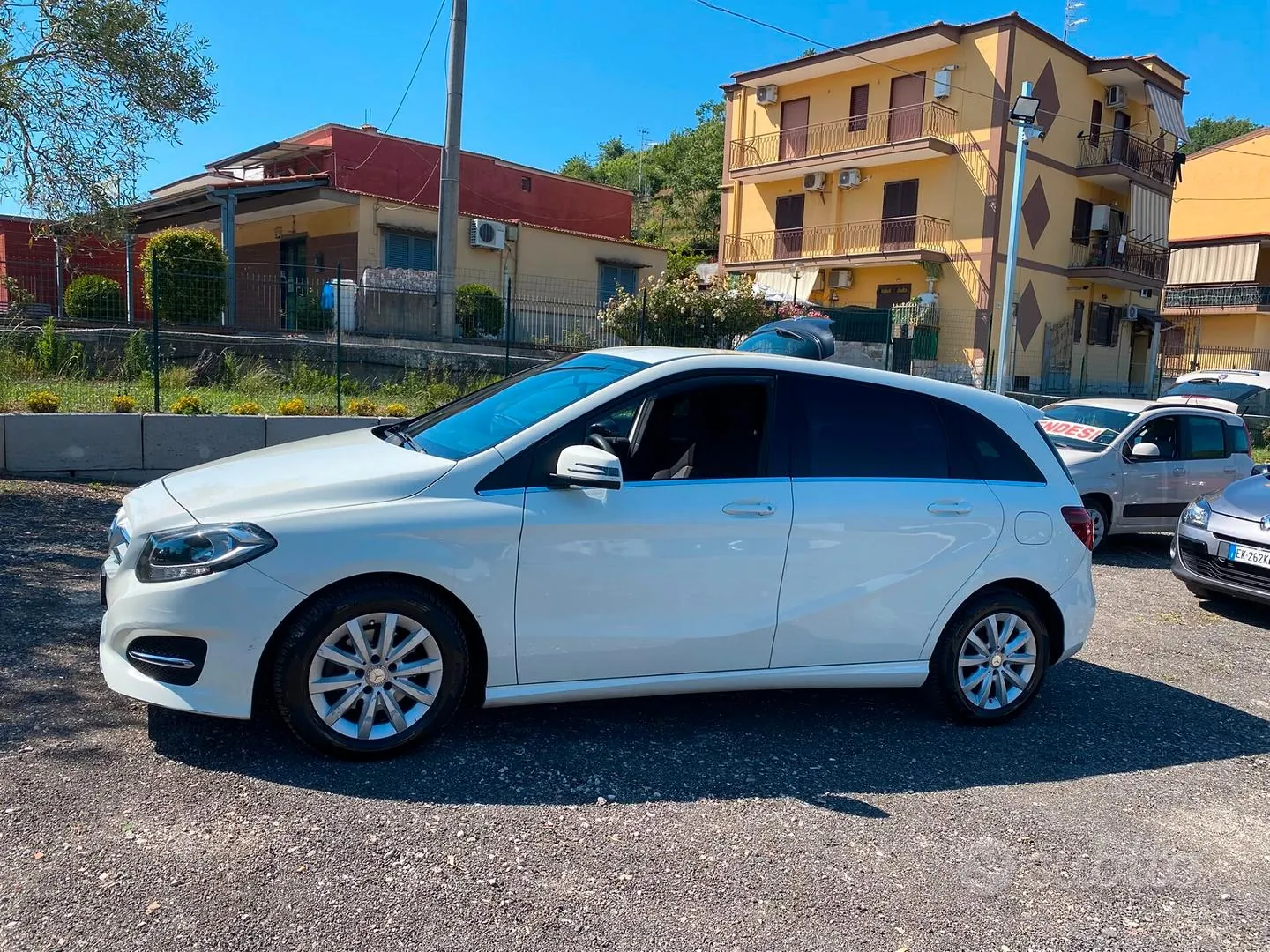 Mercedes-Benz B 180 D Executive 2015 photo 2