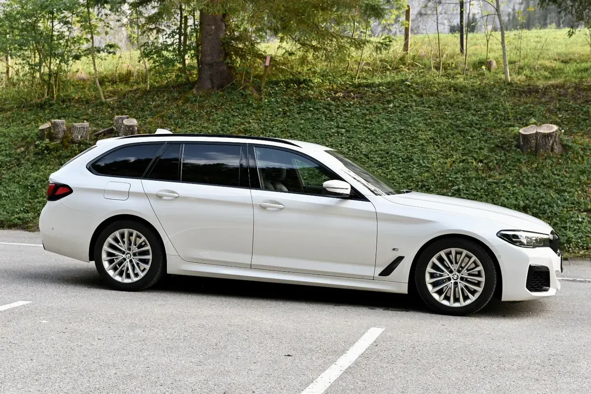 BMW 5 Series 2022 photo 2