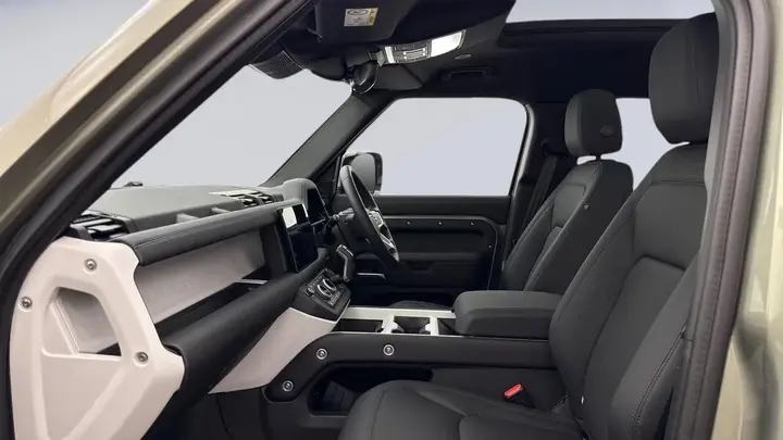 Land Rover Defender 110 2025 photo 3