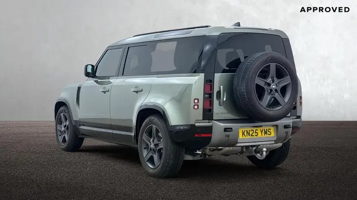 Land Rover Defender 110 2025 photo 2