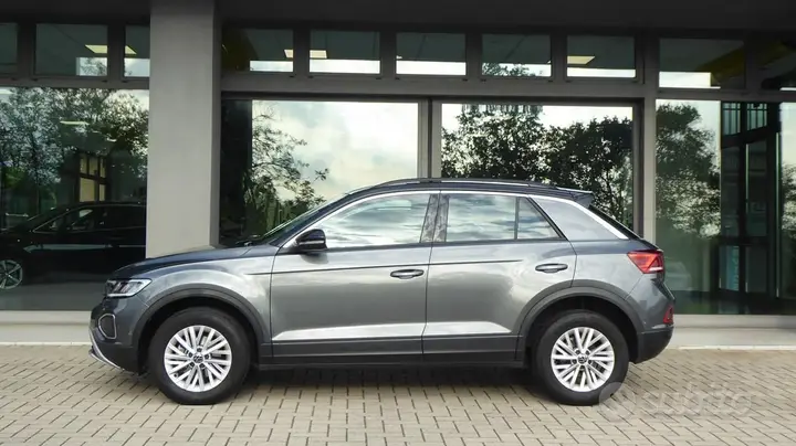 Volkswagen T-Roc 2022 photo 2