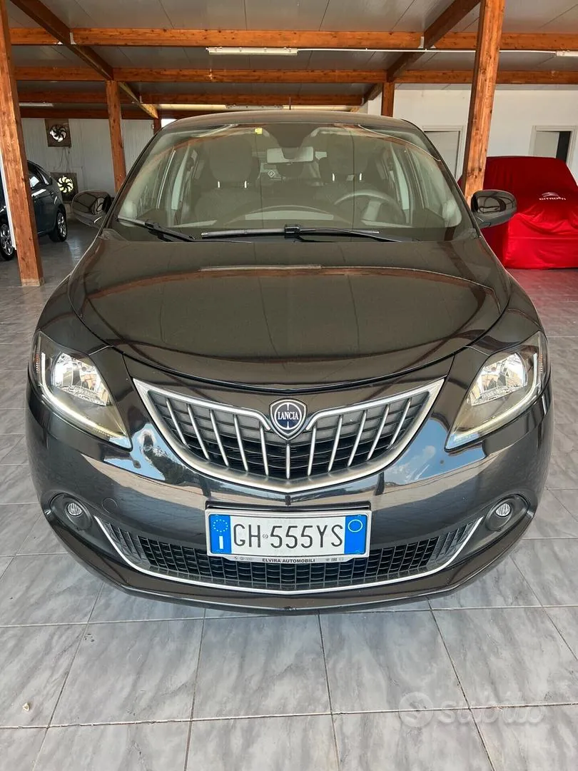 Lancia Ypsilon