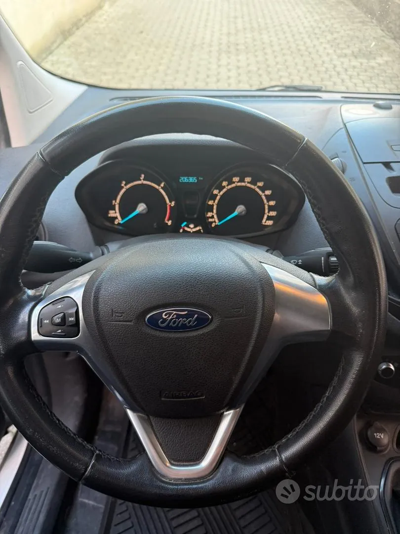Ford Transit Courier 2018 photo 5
