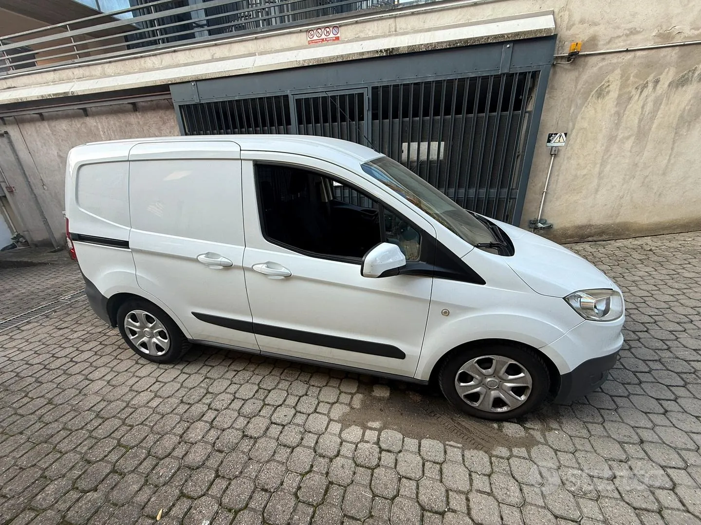 Ford Transit Courier 2018 photo 4