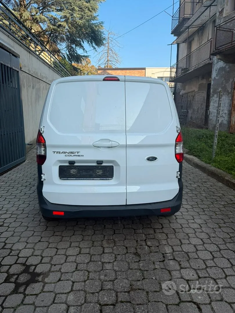 Ford Transit Courier 2018 photo 3