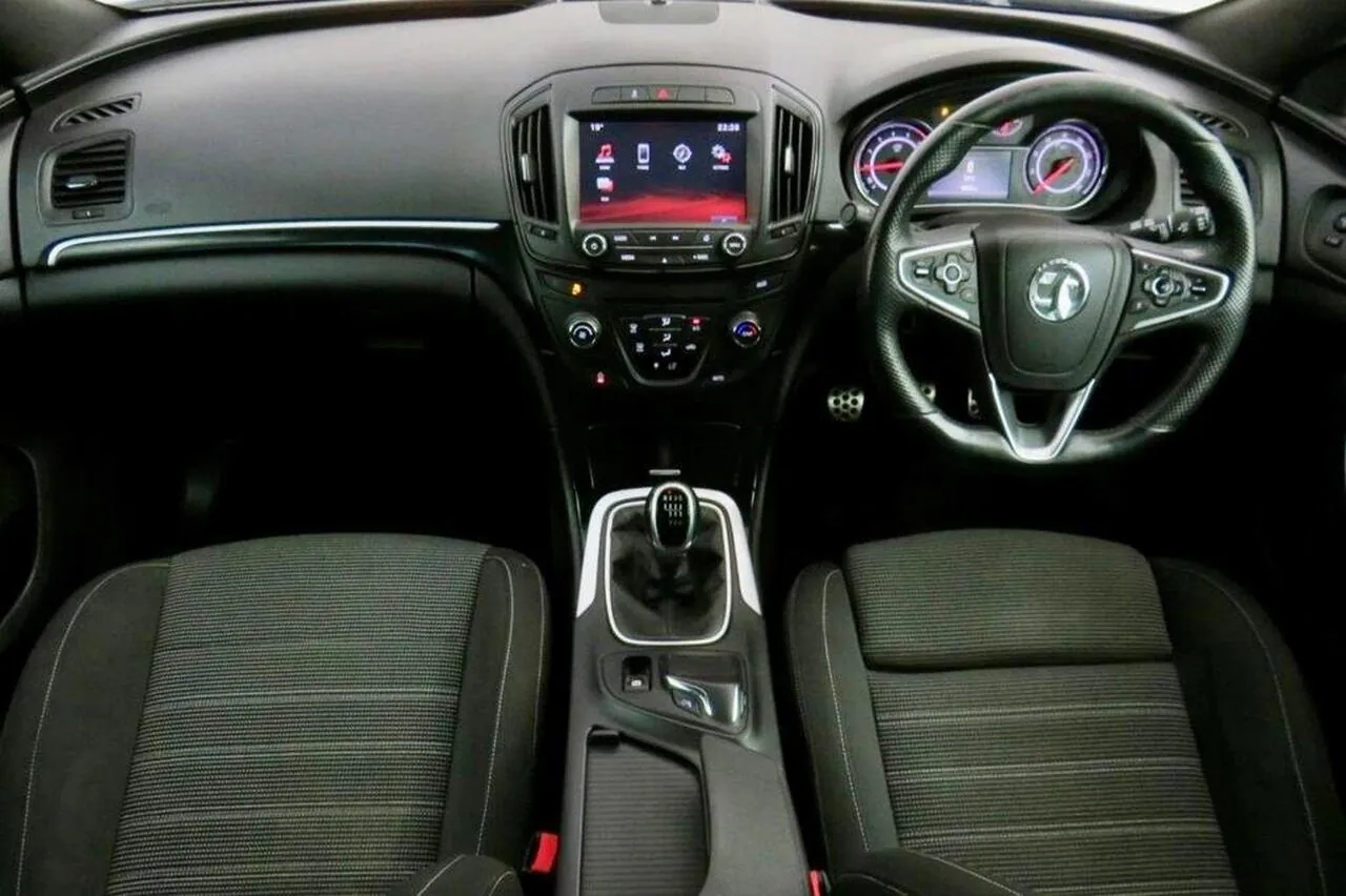 Vauxhall Insignia 2016 photo 2