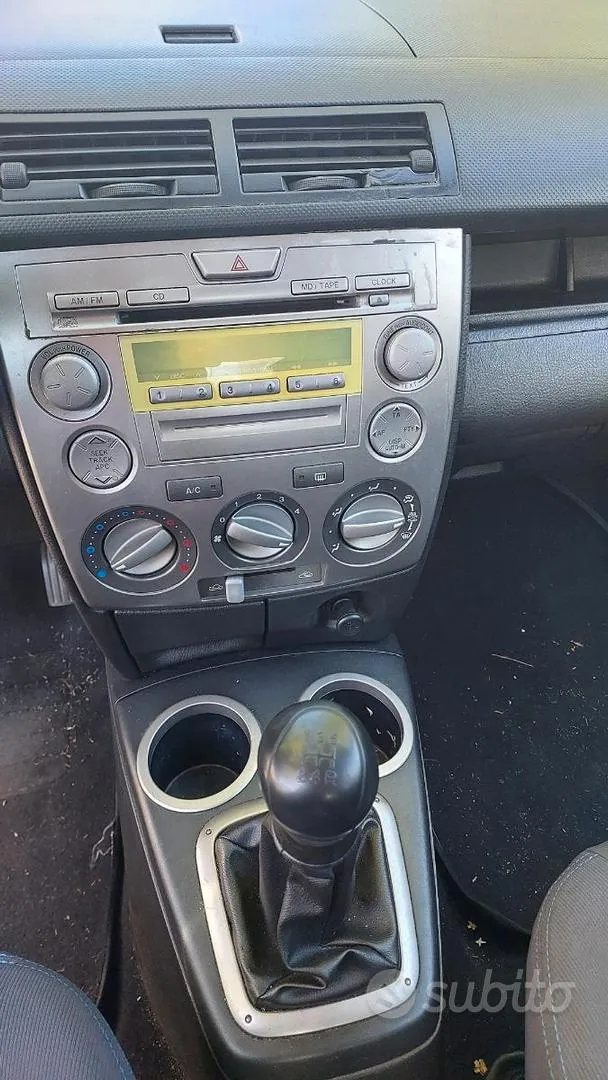 Mazda 2 2005 photo 4