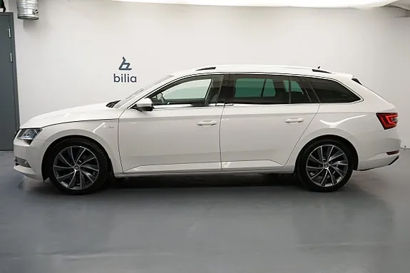 Skoda Superb 2018 photo 2