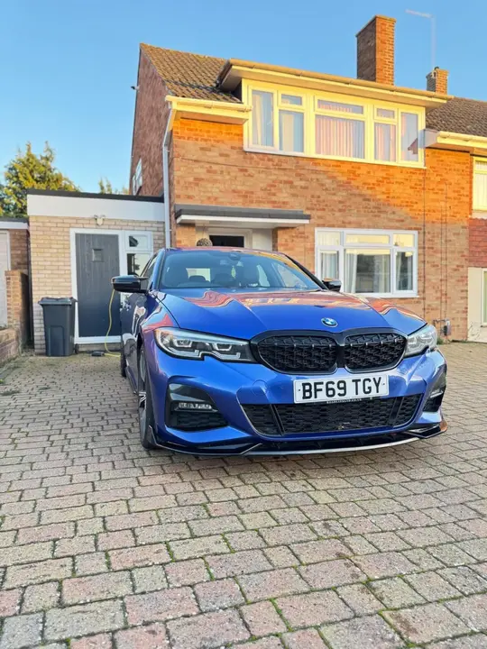 BMW 3 Series 2019 photo 3