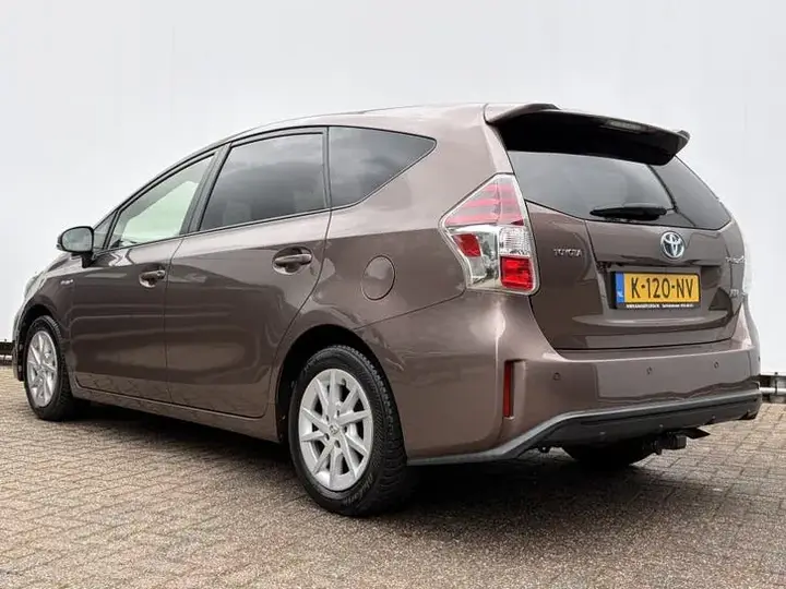 Toyota Prius 2017 photo 2