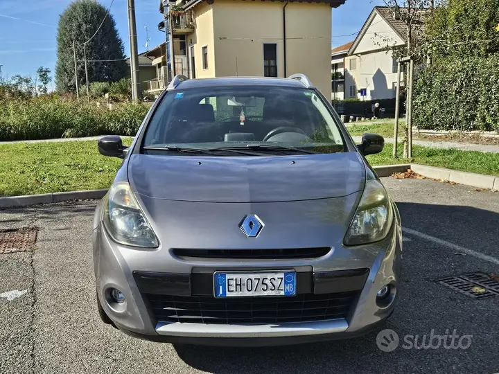 Renault Clio 2011 photo 2