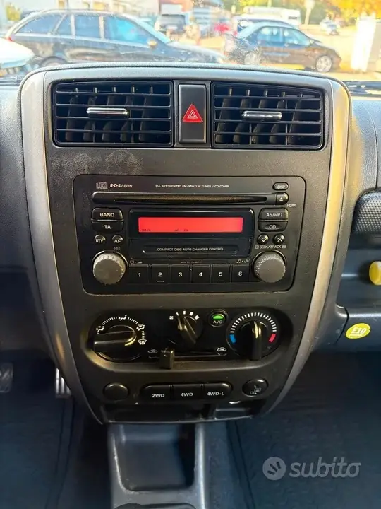 Suzuki Jimny 2010 photo 3