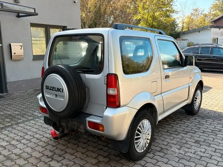 Suzuki Jimny 2010 photo 5