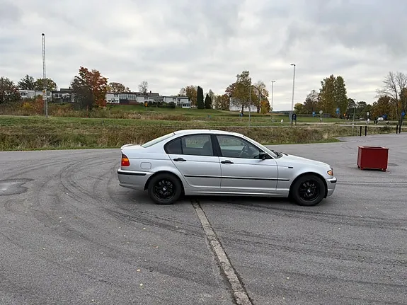 BMW 318I
