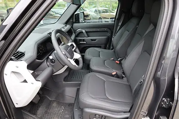 Land Rover Defender 110 2026 photo 2