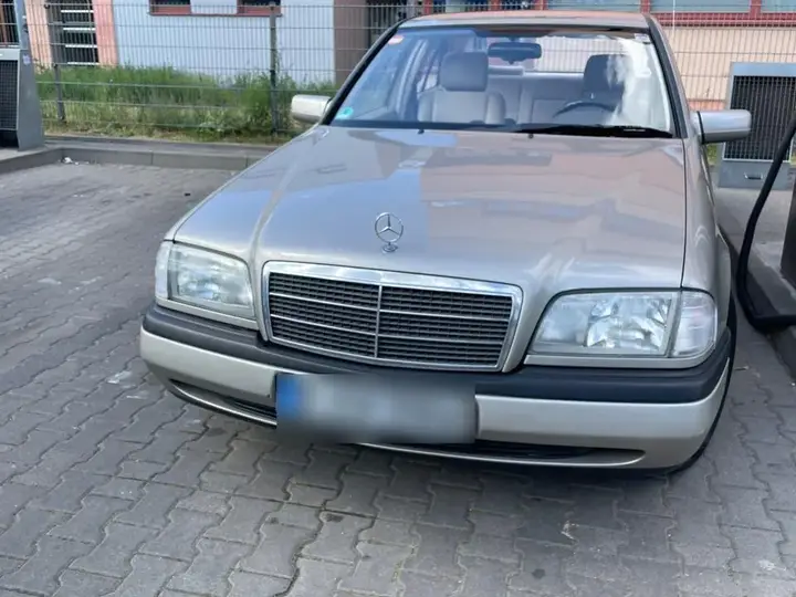 Mercedes-Benz C180
