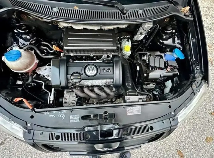 Volkswagen Polo 2012 photo 2