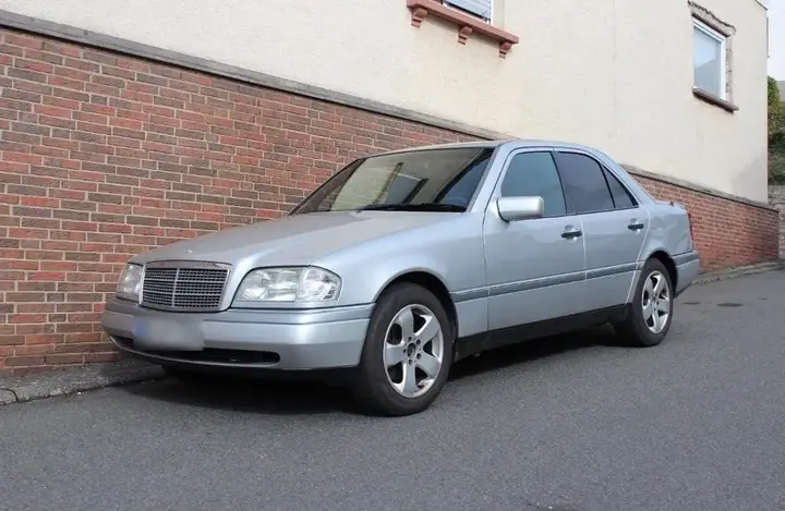 Mercedes-Benz C180
