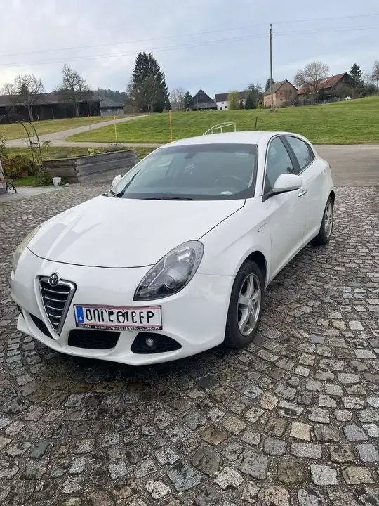 Alfa Romeo Giulietta 2010 photo 2
