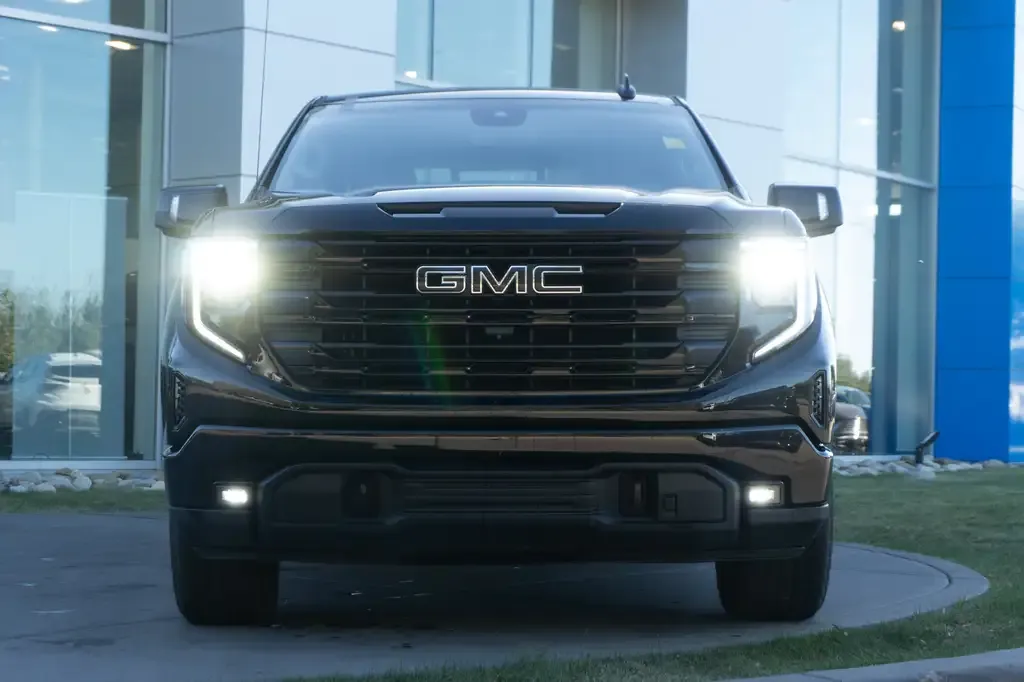 GMC Sierra 1500 2023 photo 2