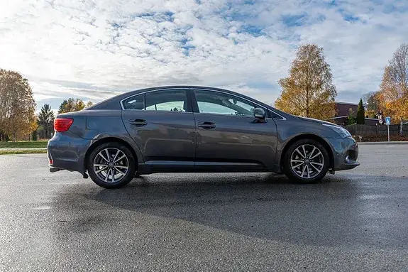 Toyota Avensis 2012 photo 3
