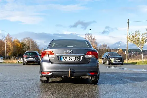 Toyota Avensis 2012 photo 5