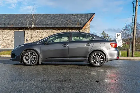 Toyota Avensis 2012 photo 2