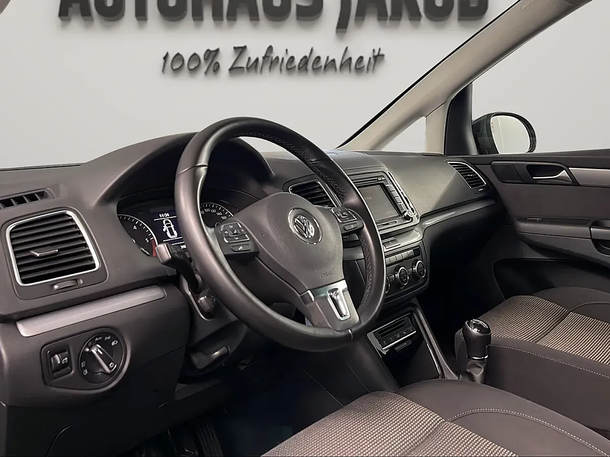Volkswagen Sharan 2015 photo 2