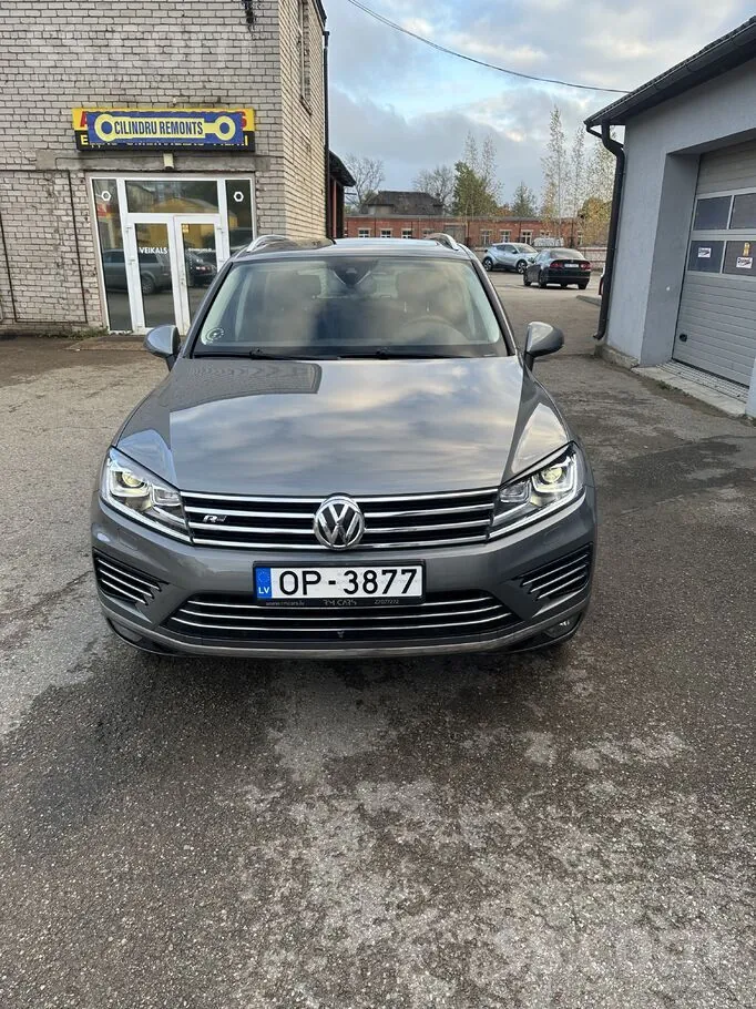 Volkswagen Touareg 2015 photo 2