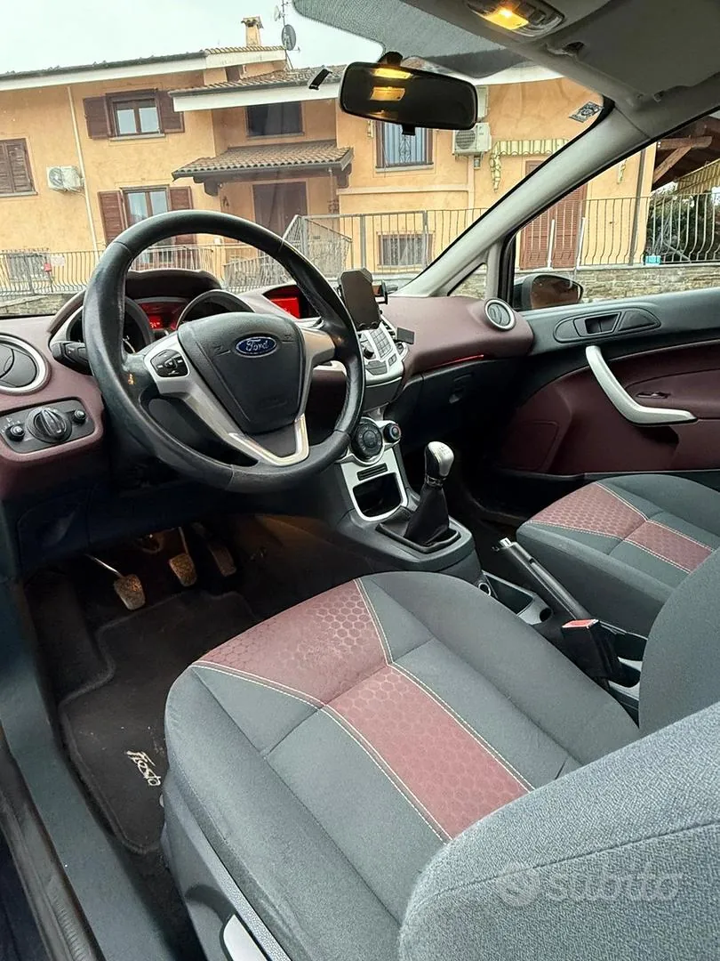 Ford Fiesta 2011 photo 4