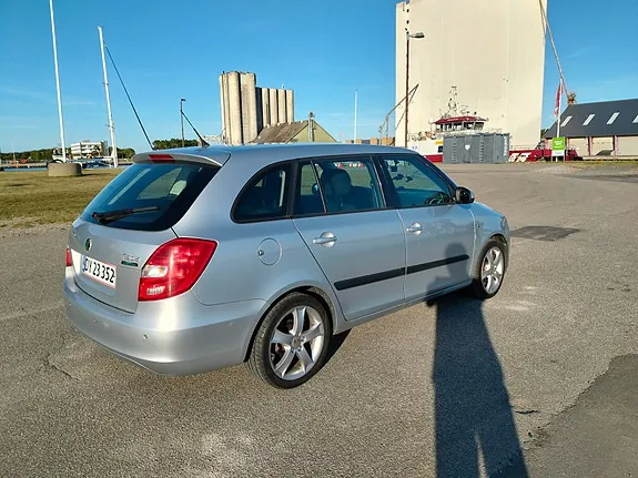 Skoda Fabia 2009 photo 4
