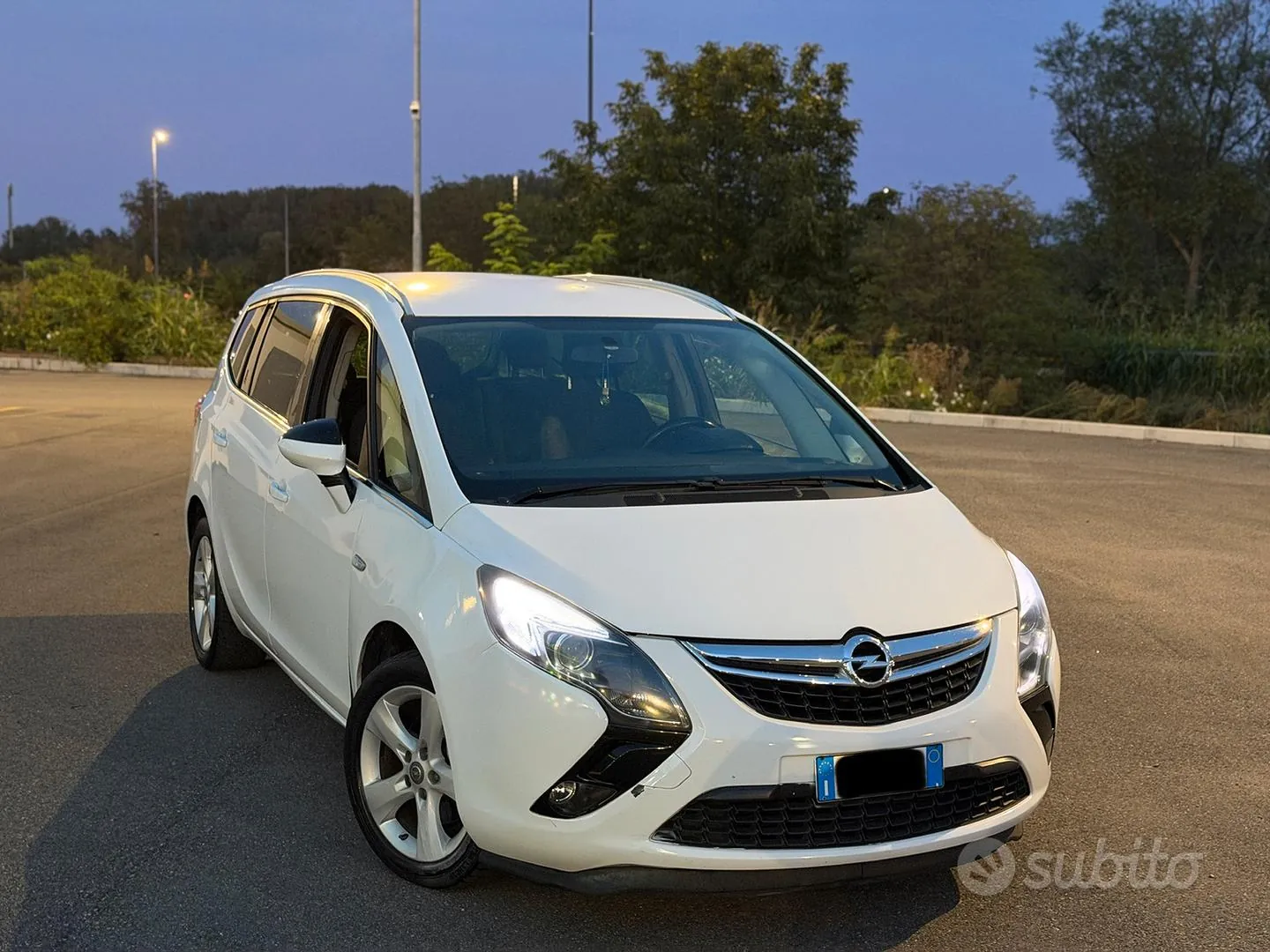 Opel Zafira 2012 photo 2