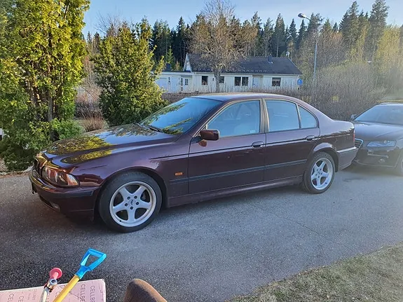 BMW 523I