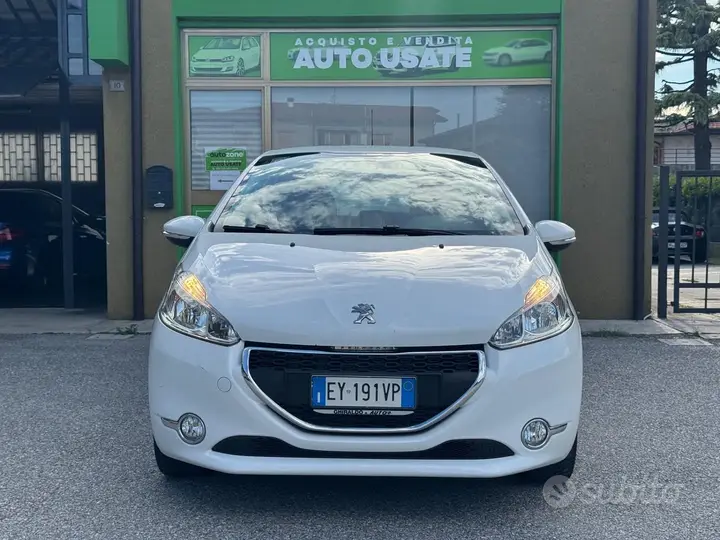 Peugeot 208 2015 photo 2