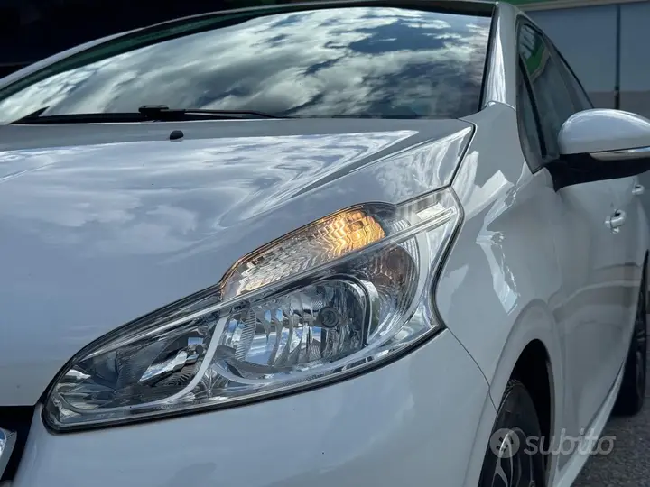 Peugeot 208 2015 photo 4