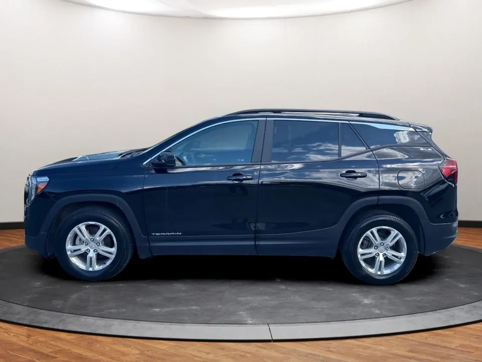 GMC Terrain 2024 photo 2