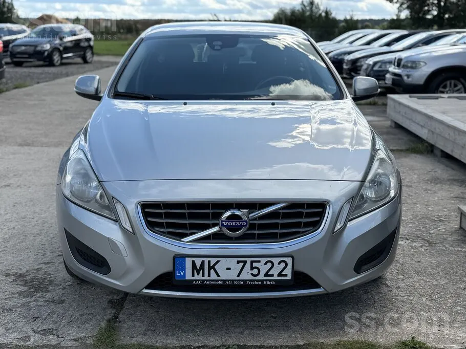 Volvo V60 2012 photo 2