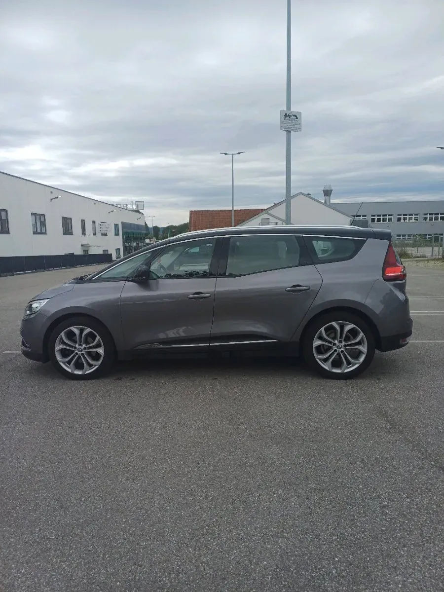 Renault Grand Scénic 2018 photo 2