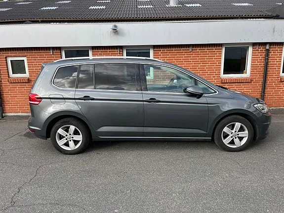 Volkswagen Touran 2019 photo 2